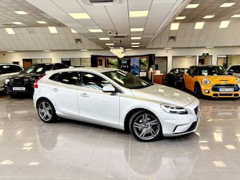 Used Volvo V40 2017 for sale - 79690698: Photo
