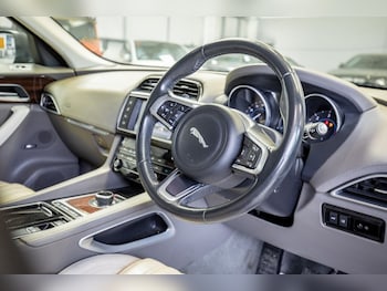 Used Jaguar F-Pace 2017 for sale - 78287543: Photo