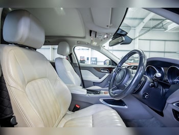 Used Jaguar F-Pace 2017 for sale - 78287543: Photo