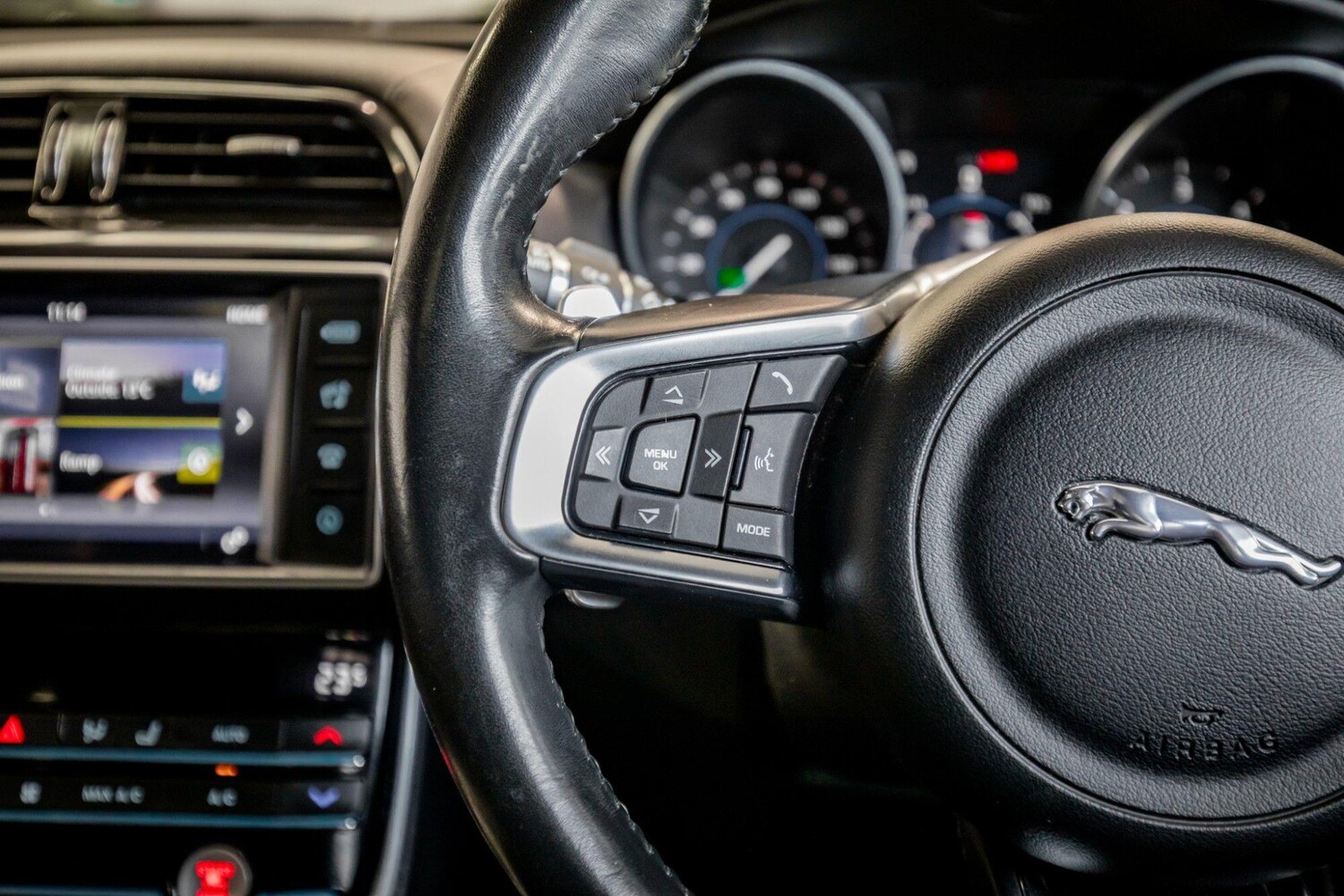 Used Jaguar XE 2017 for sale - 78157255: Photo 19