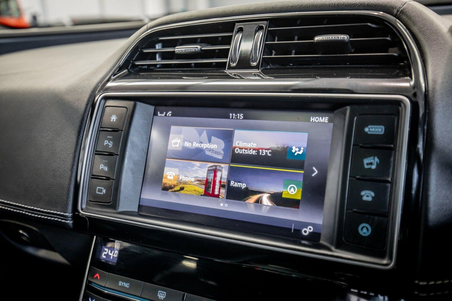 Used Jaguar XE 2017 for sale - 78157255: Photo 24