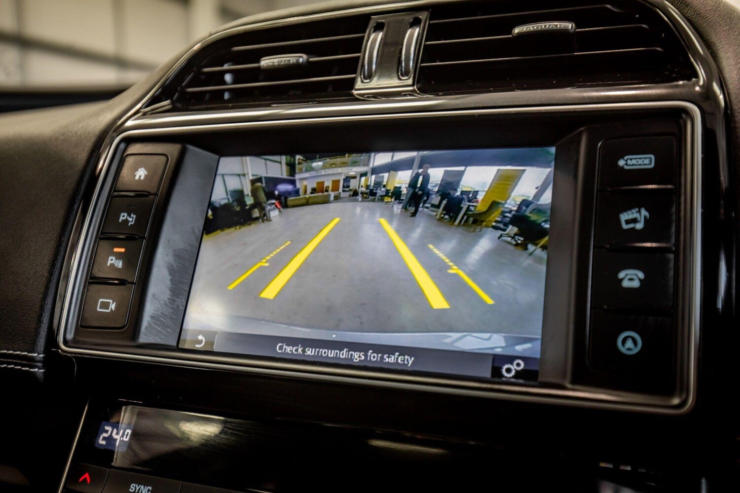 Used Jaguar XE 2017 for sale - 78157255: Photo 25