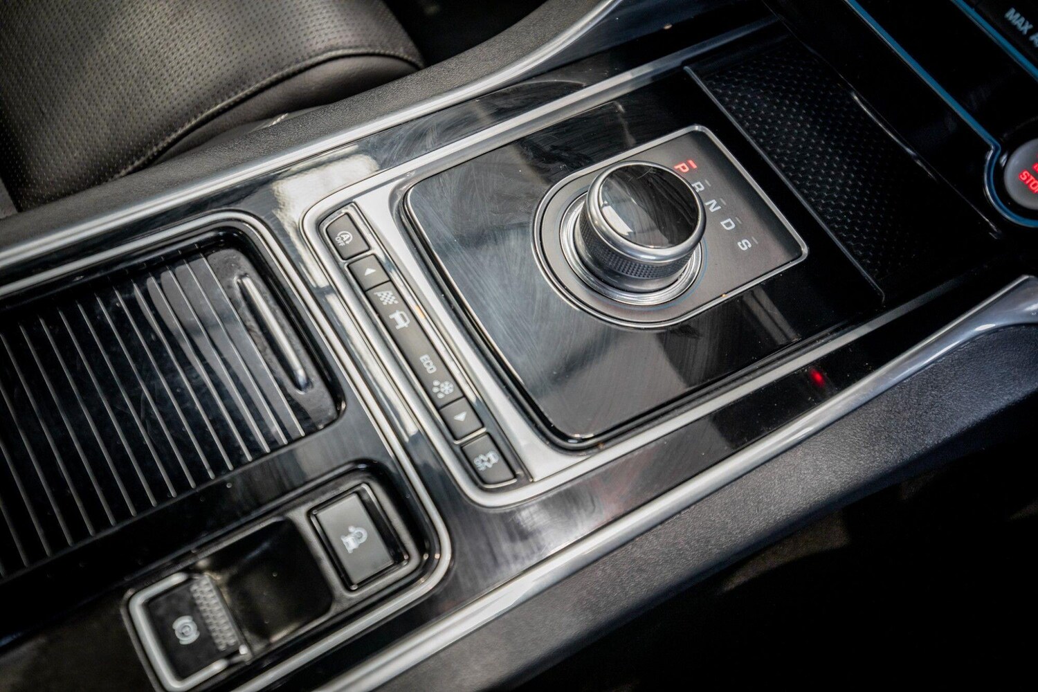 Used Jaguar XE 2017 for sale - 78157255: Photo 27