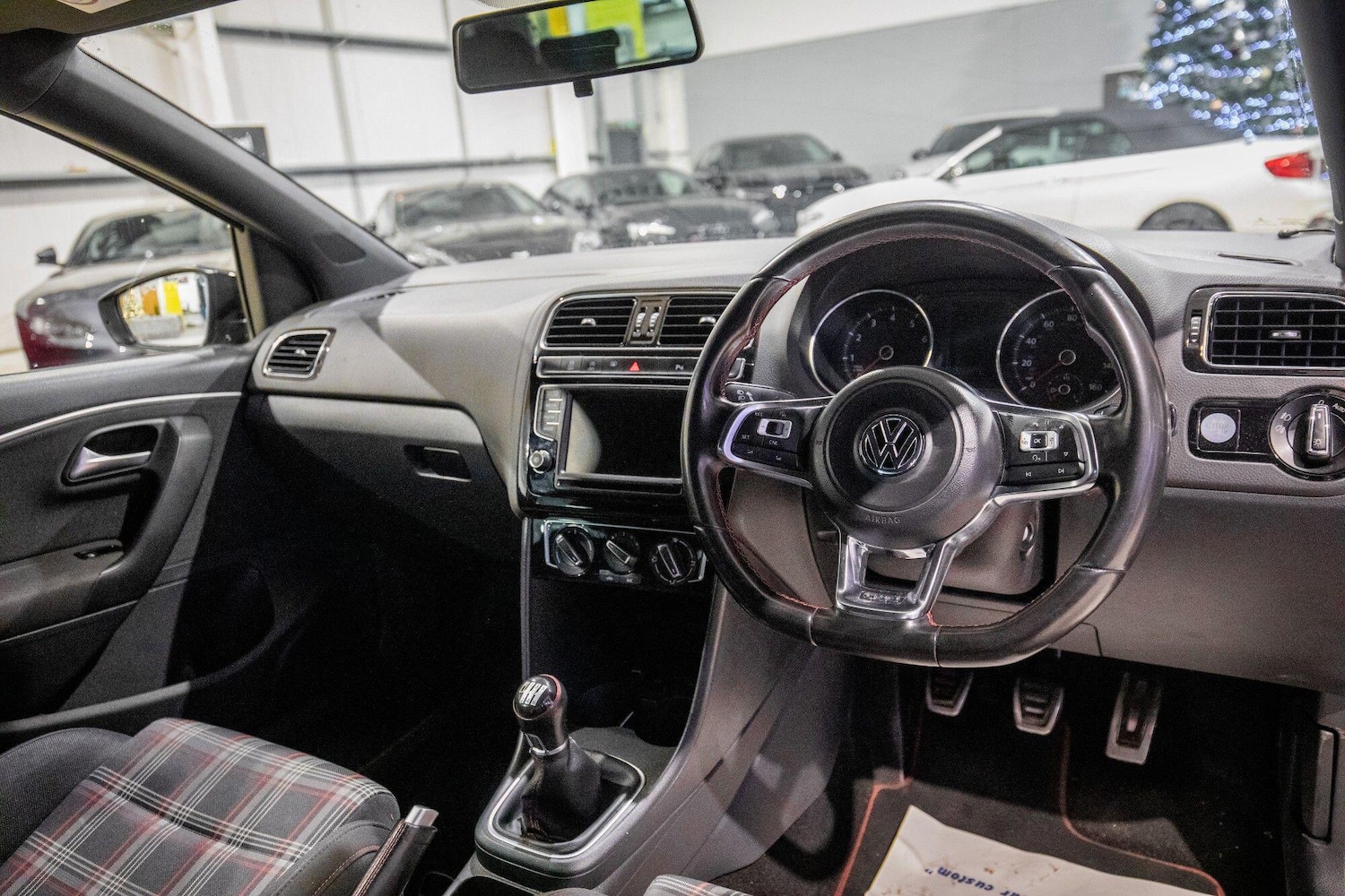 Used Volkswagen Polo 2016 for sale - 77097897: Photo 2