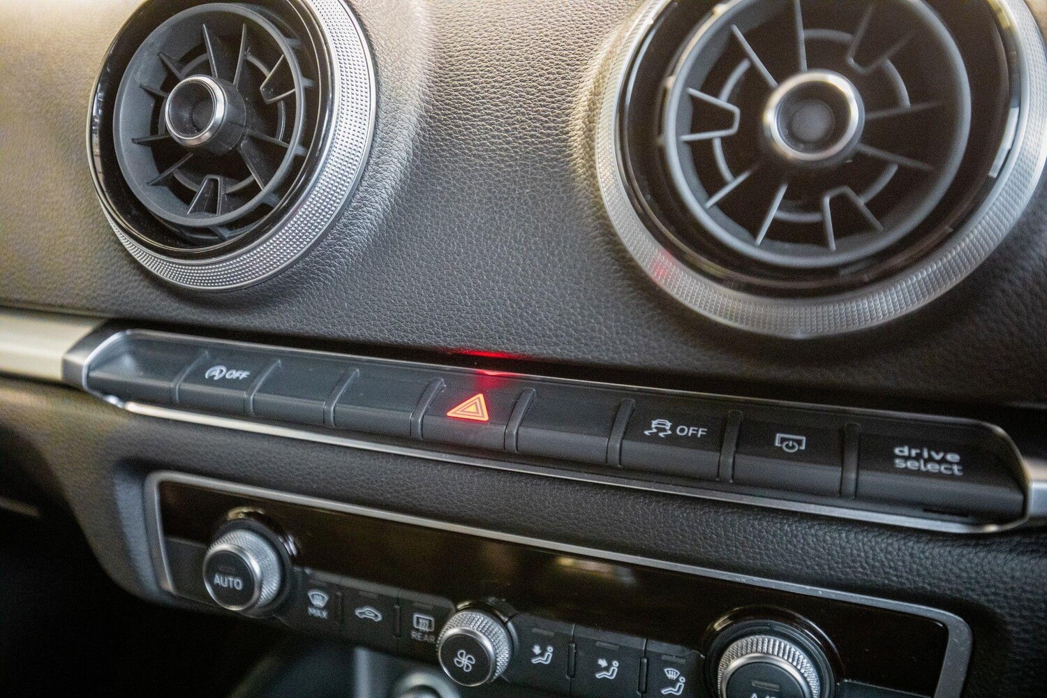 Used Audi A3 2018 for sale - 77671499: Photo 32