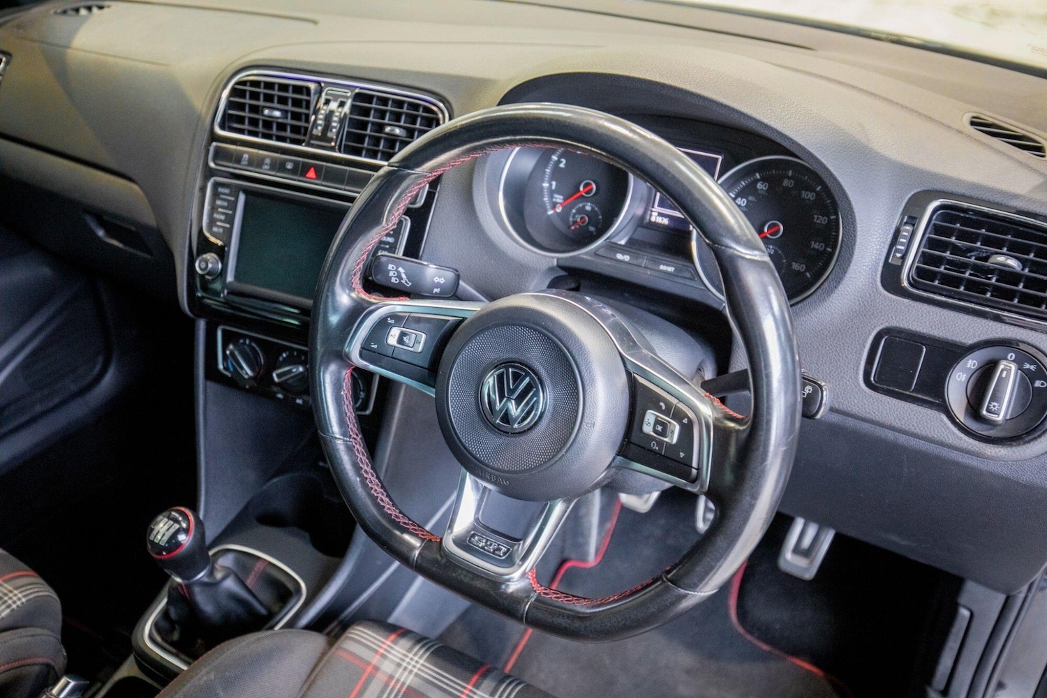 Used Volkswagen Polo 2016 for sale - 78034169: Photo 2