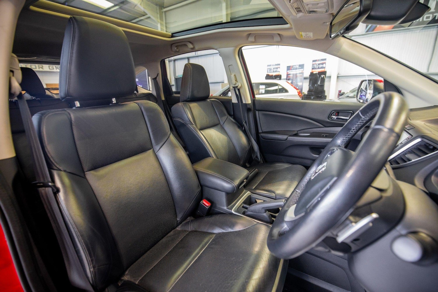 Used Honda CR-V 2017 for sale - 76824479: Photo 3