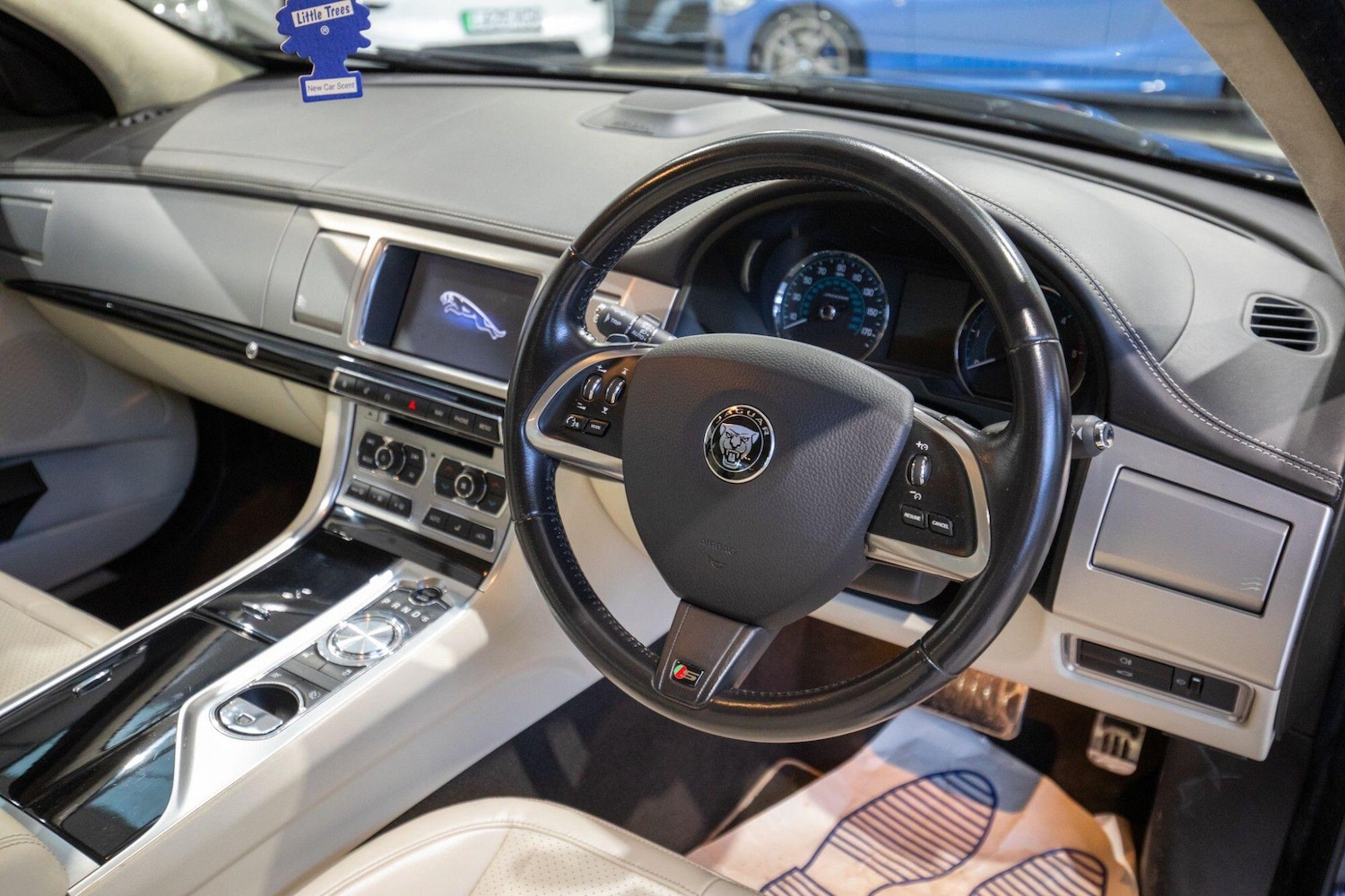 Used Jaguar XF 2014 for sale - 78006350: Photo 2