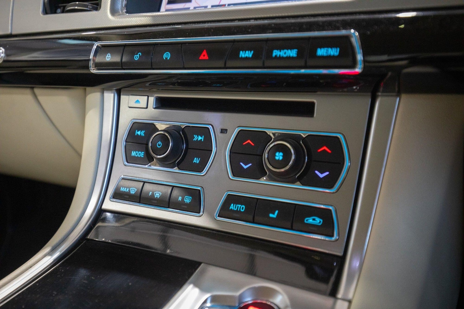 Used Jaguar XF 2014 for sale - 78006350: Photo 28