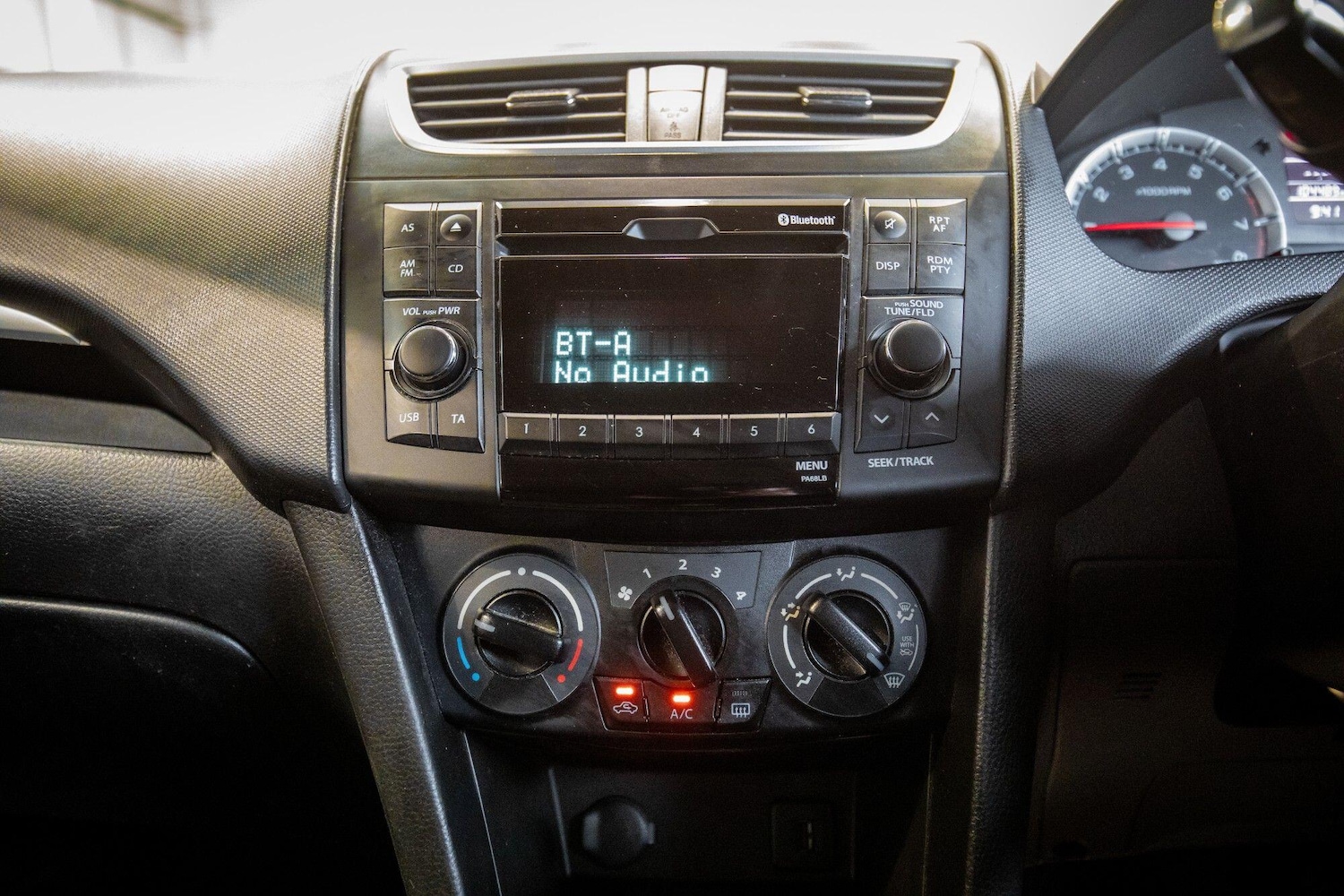 Used Suzuki Swift 2014 for sale - 77696089: Photo 24