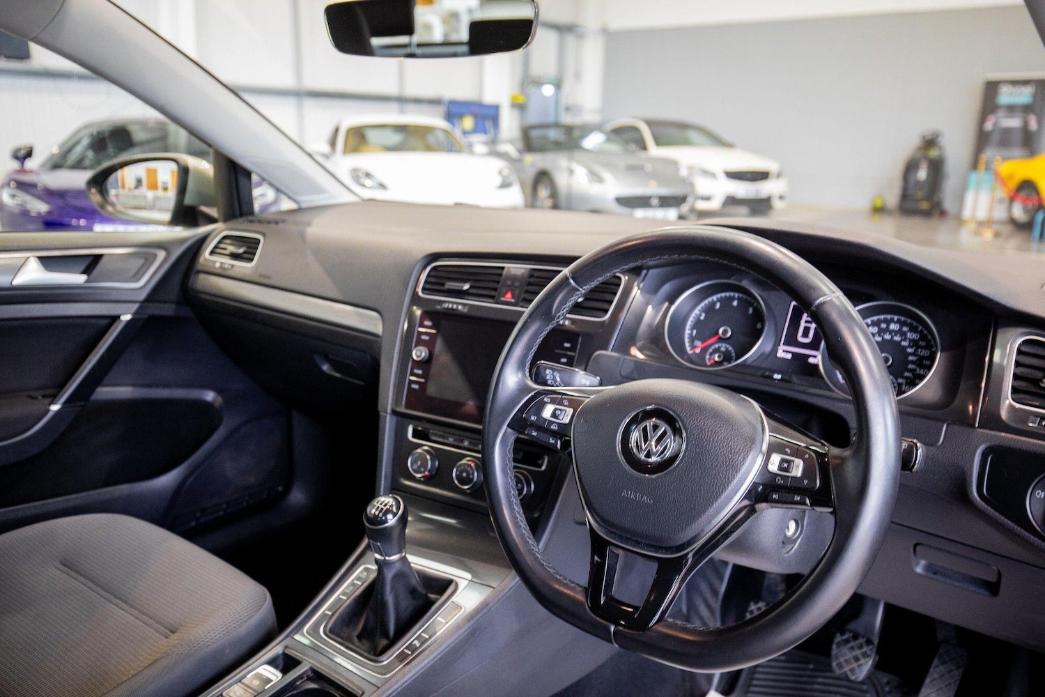 Used Volkswagen Golf 2017 for sale - 76824436: Photo 2