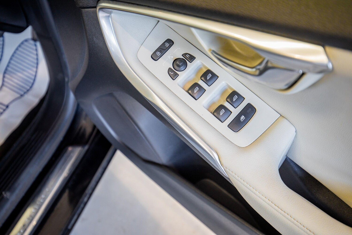 Used Volvo V40 2016 for sale - 77645878: Photo 17