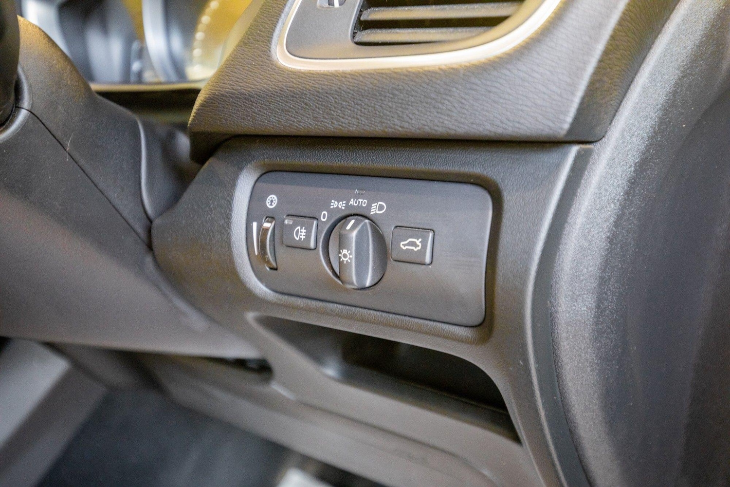 Used Volvo V40 2016 for sale - 77645878: Photo 18