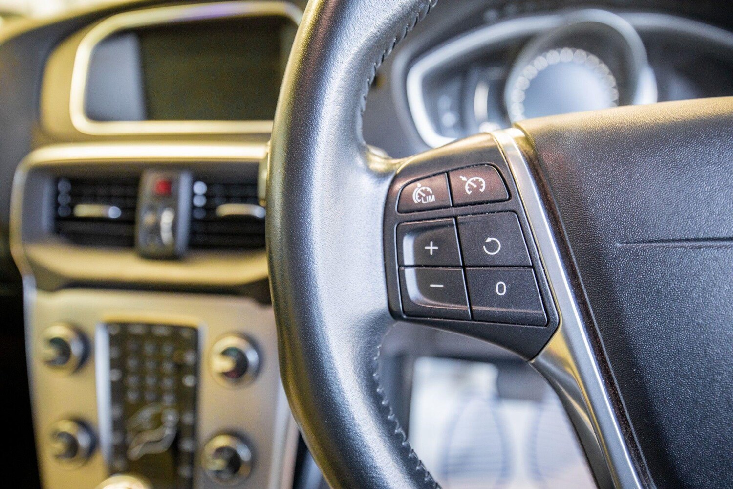 Used Volvo V40 2016 for sale - 77645878: Photo 21