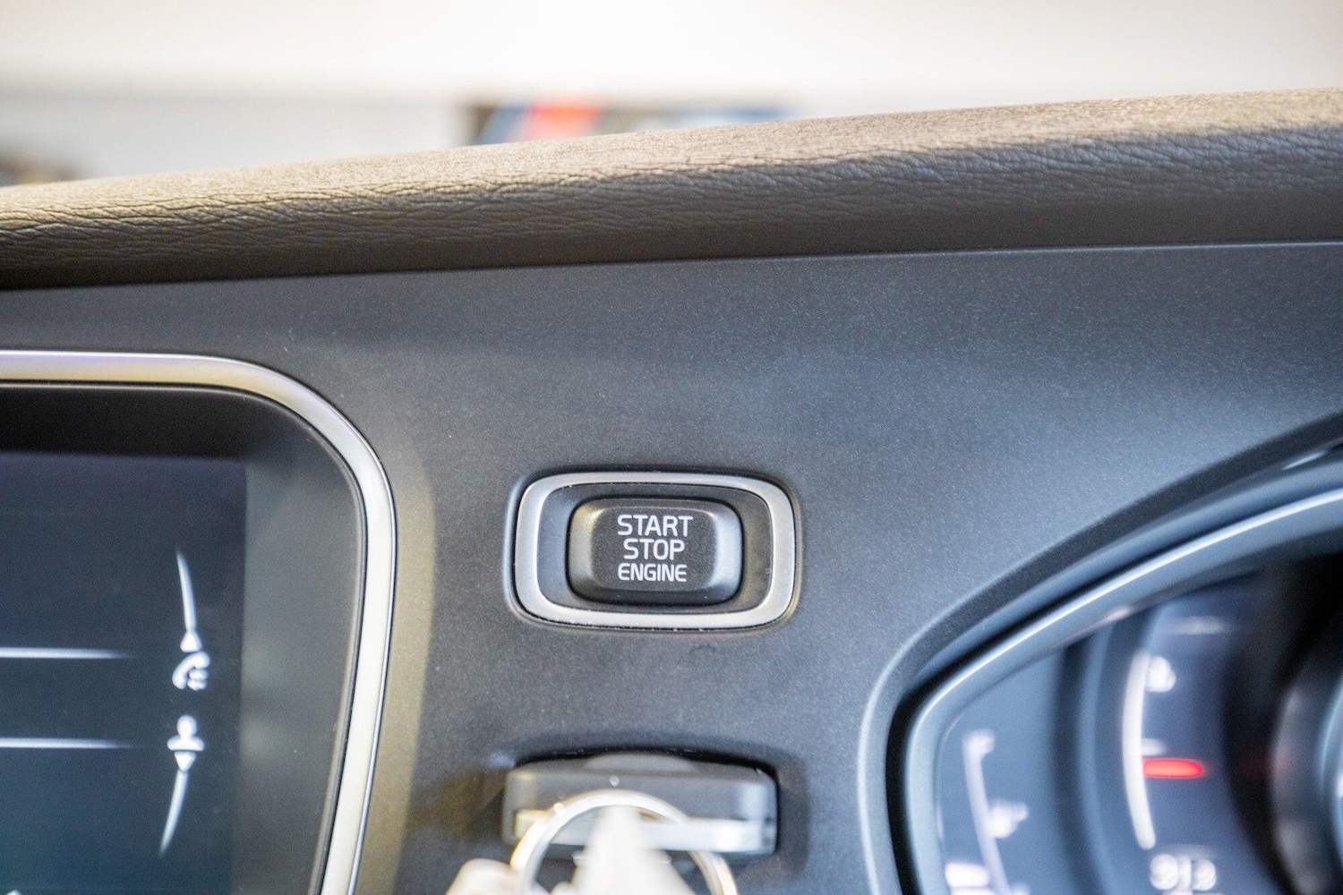 Used Volvo V40 2016 for sale - 77645878: Photo 32