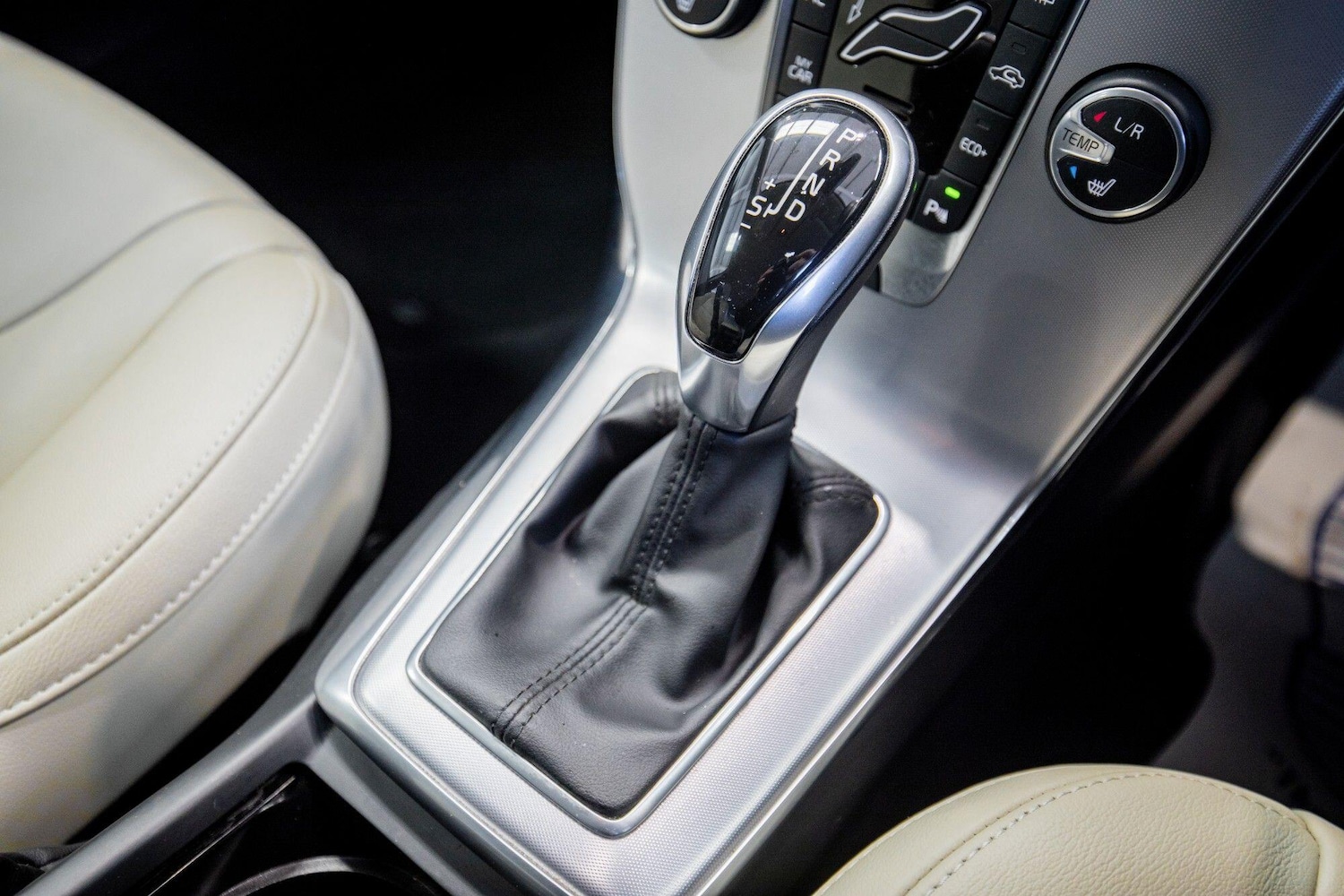 Used Volvo V40 2016 for sale - 77645878: Photo 33