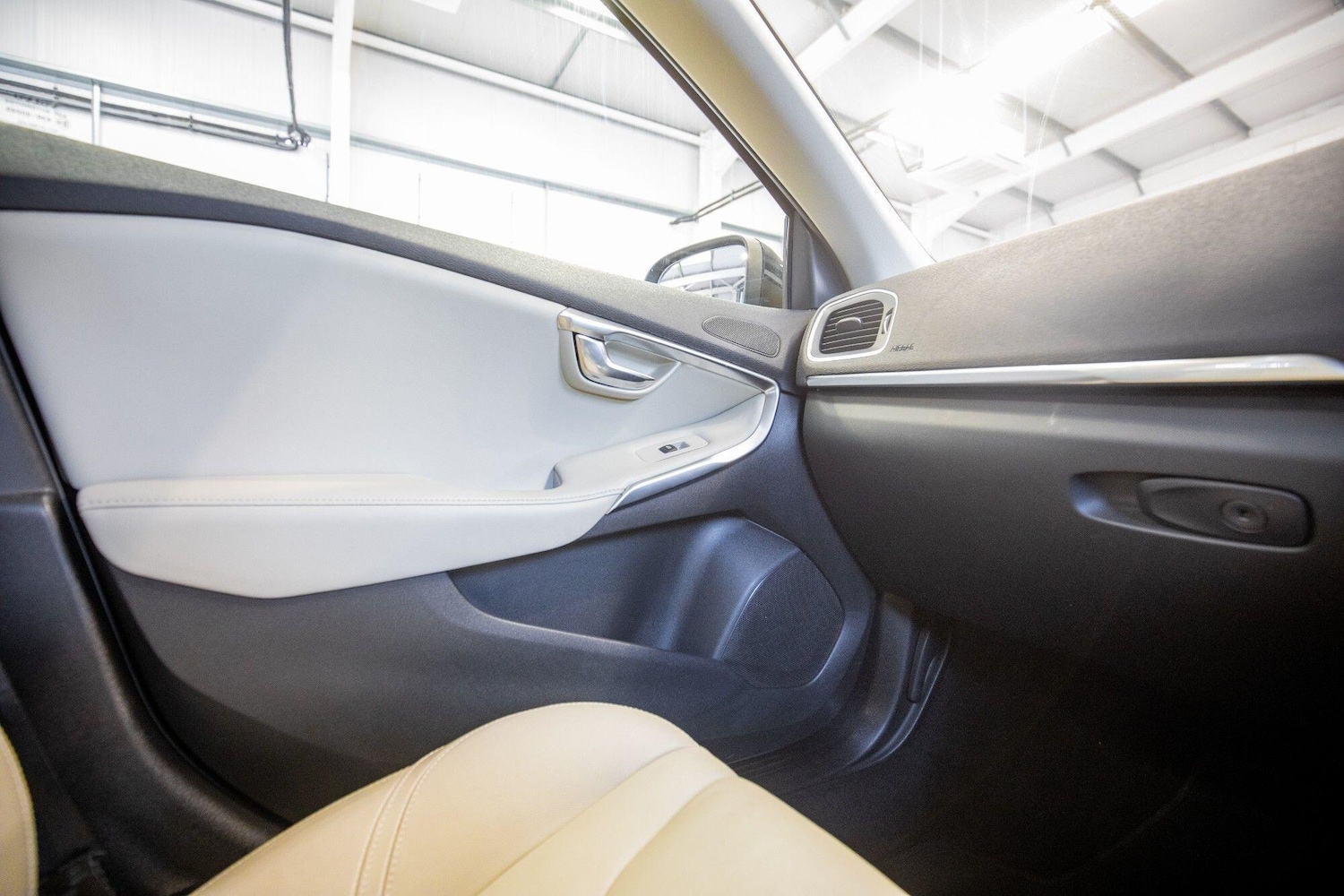 Used Volvo V40 2016 for sale - 77645878: Photo 35