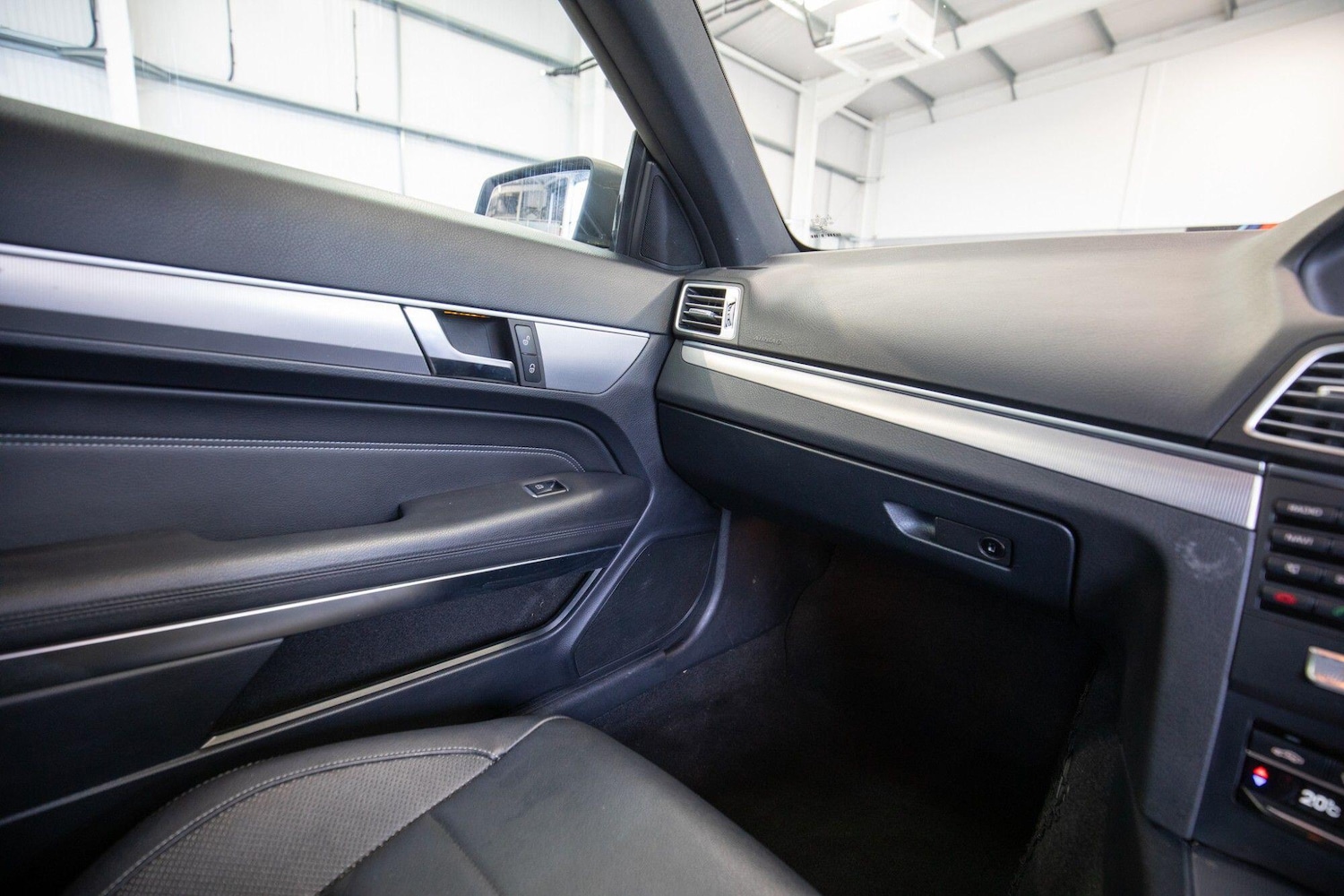 Used Mercedes-Benz E Class for sale - 77957658: Photo 30