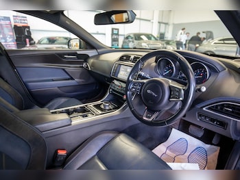 Used Jaguar XE 2016 for sale - 77637887: Photo