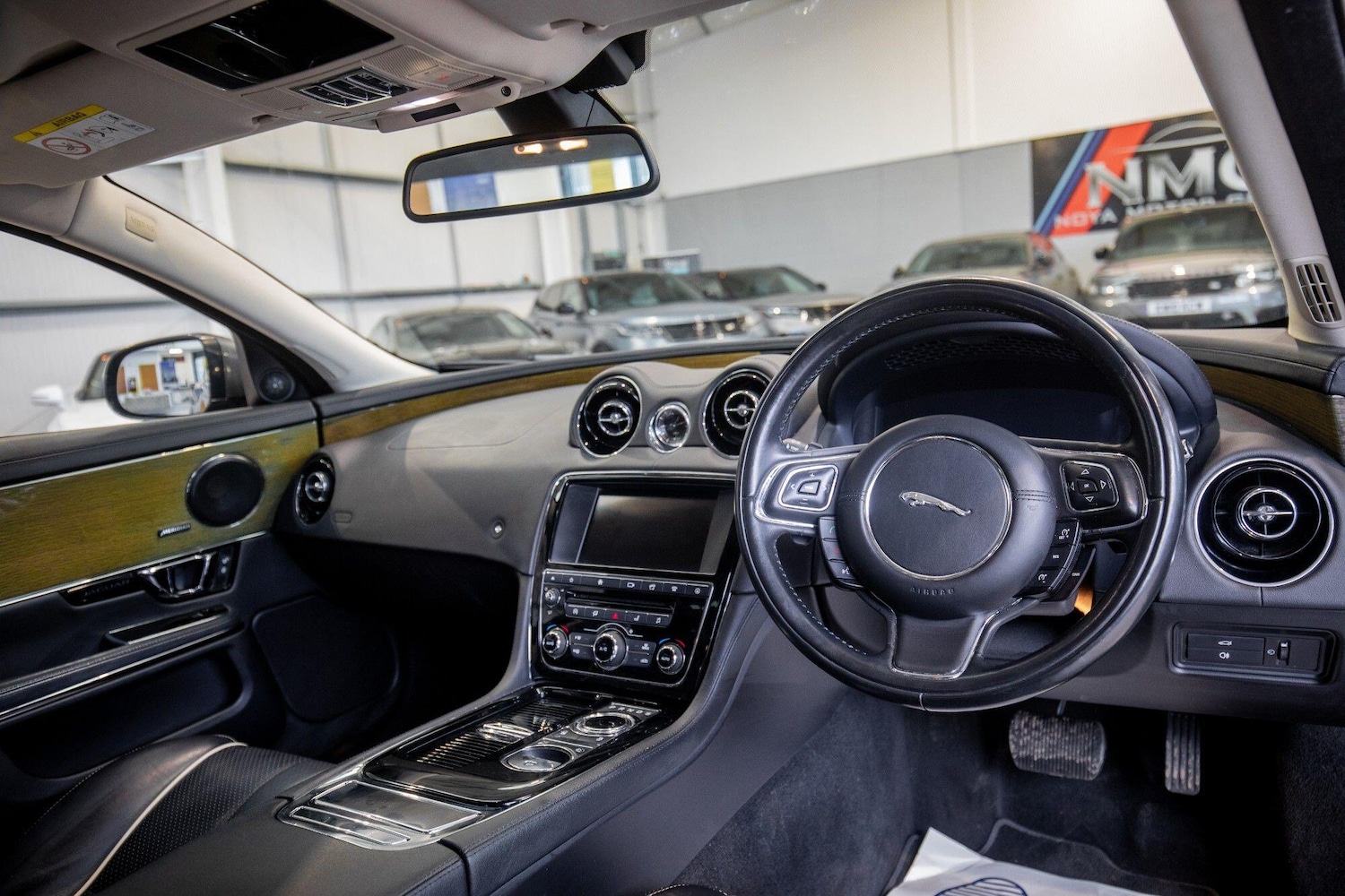 Used Jaguar XJ 2017 for sale - 77439649: Photo 2