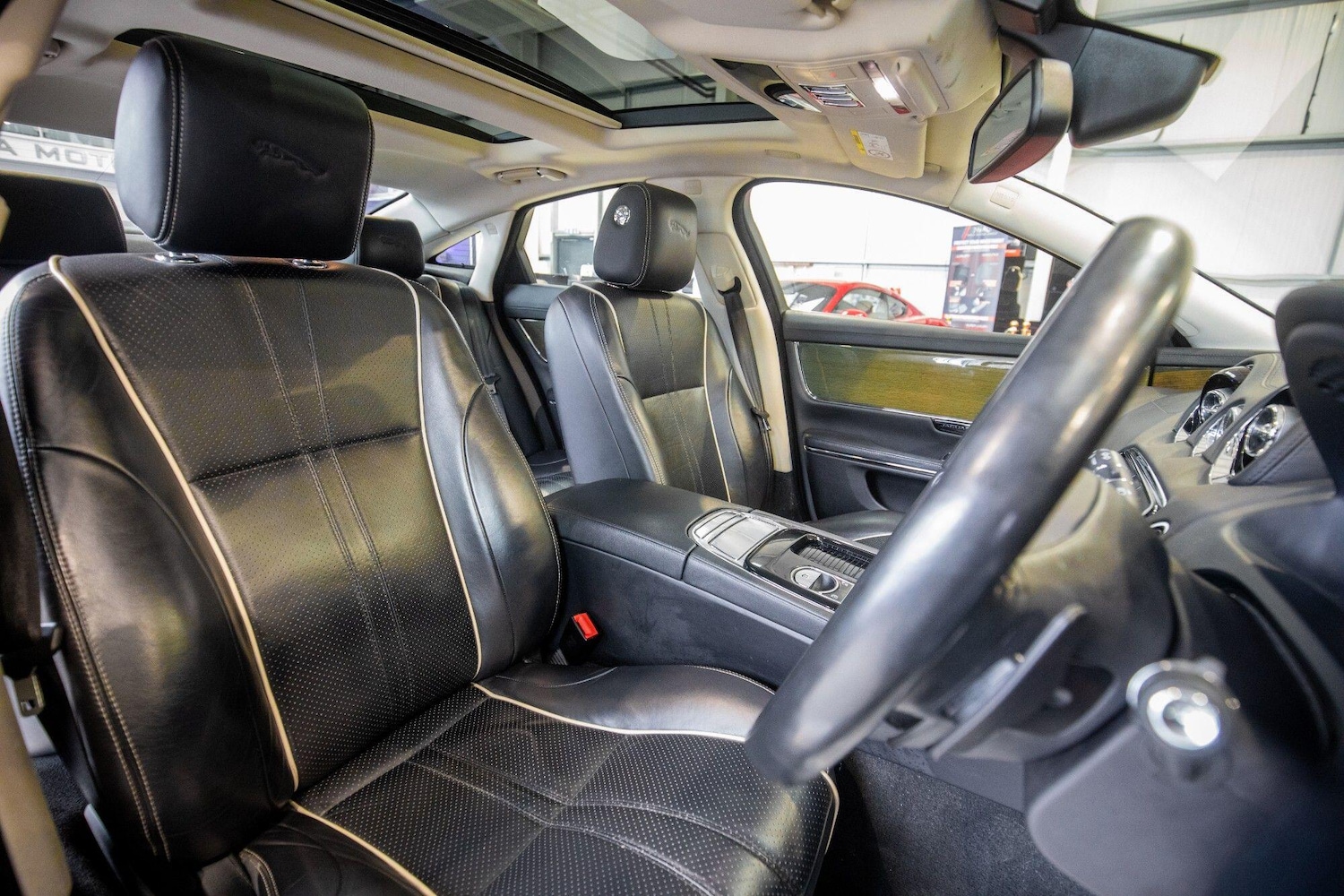 Used Jaguar XJ 2017 for sale - 77439649: Photo 3