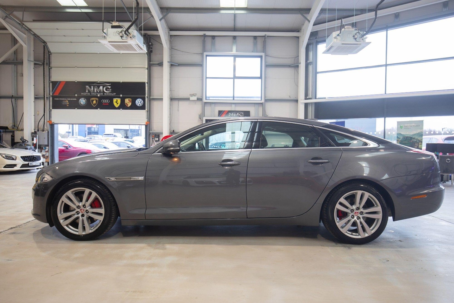 Used Jaguar XJ 2017 for sale - 77439649: Photo 37