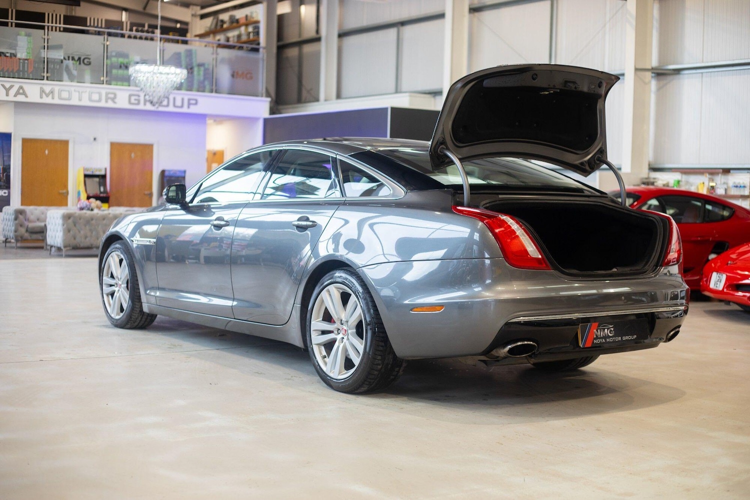 Used Jaguar XJ 2017 for sale - 77439649: Photo 40