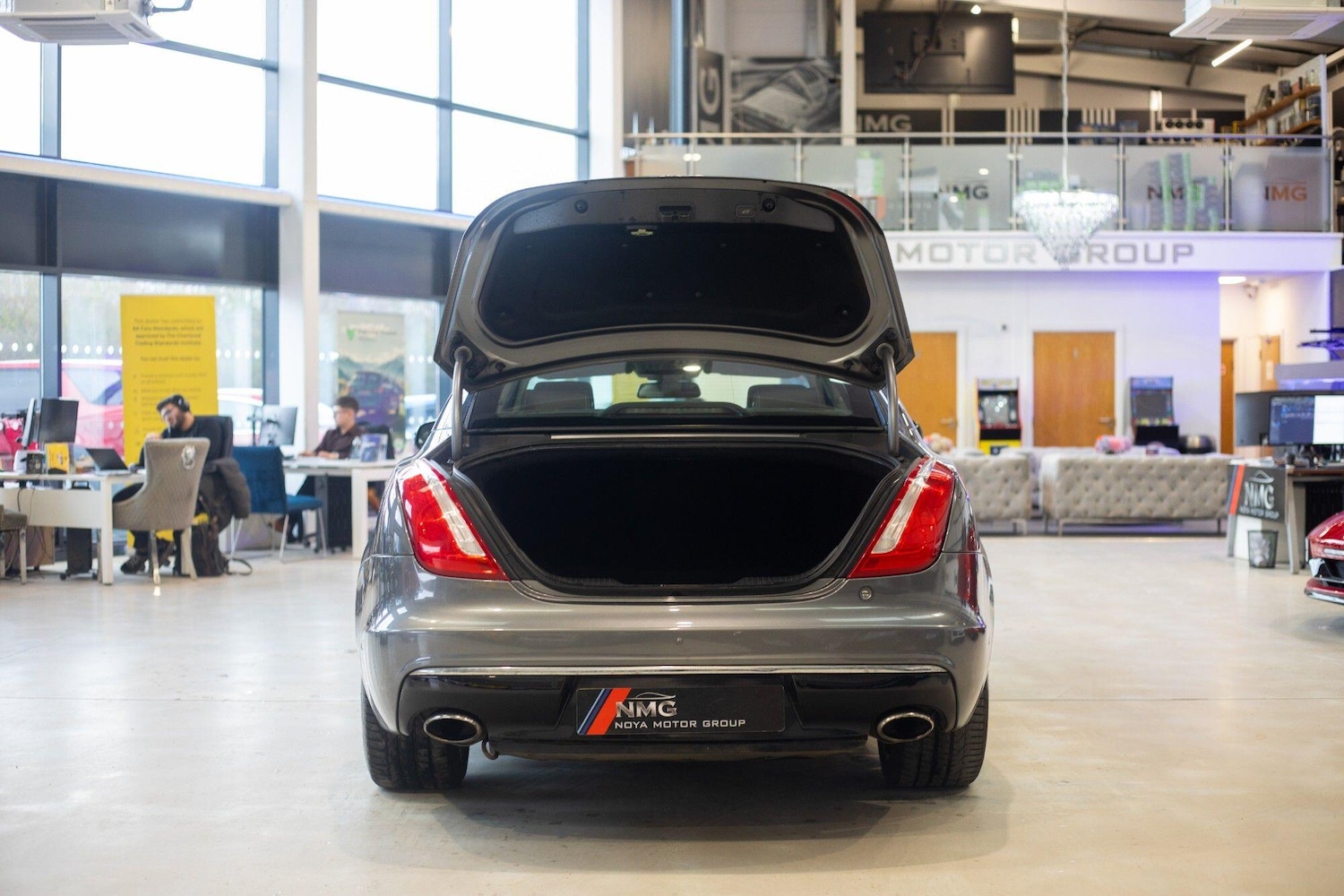 Used Jaguar XJ 2017 for sale - 77439649: Photo 41