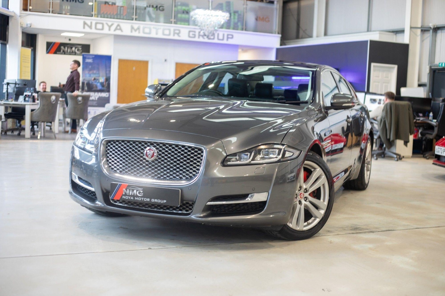 Used Jaguar XJ 2017 for sale - 77439649: Photo 5