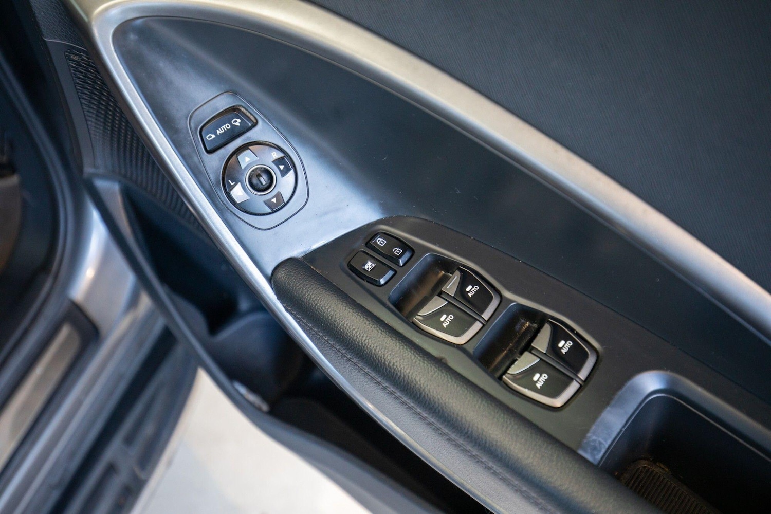 Used Hyundai Santa Fe 2015 for sale - 78062903: Photo 18