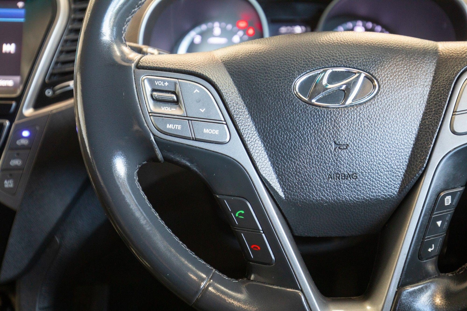 Used Hyundai Santa Fe 2015 for sale - 78062903: Photo 19