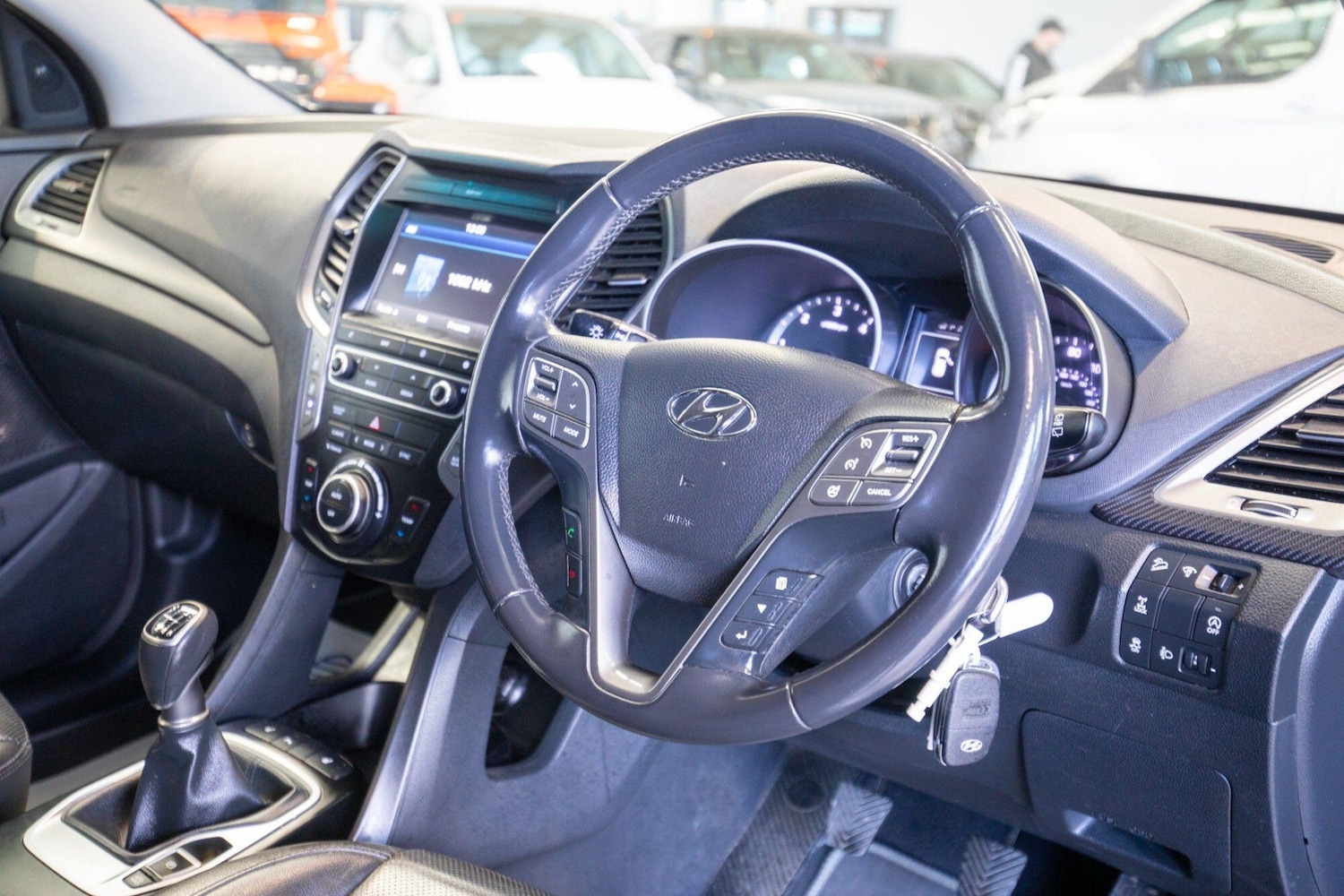 Used Hyundai Santa Fe 2015 for sale - 78062903: Photo 2