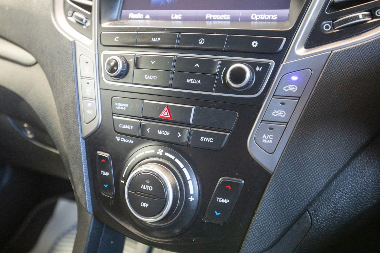 Used Hyundai Santa Fe 2015 for sale - 78062903: Photo 25