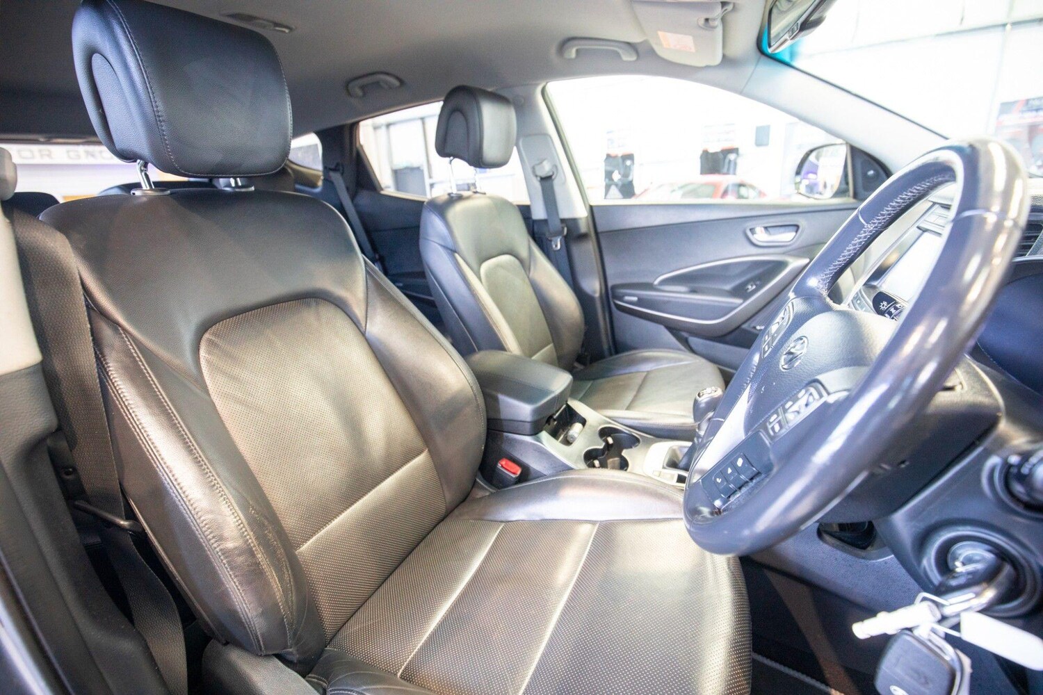 Used Hyundai Santa Fe 2015 for sale - 78062903: Photo 3