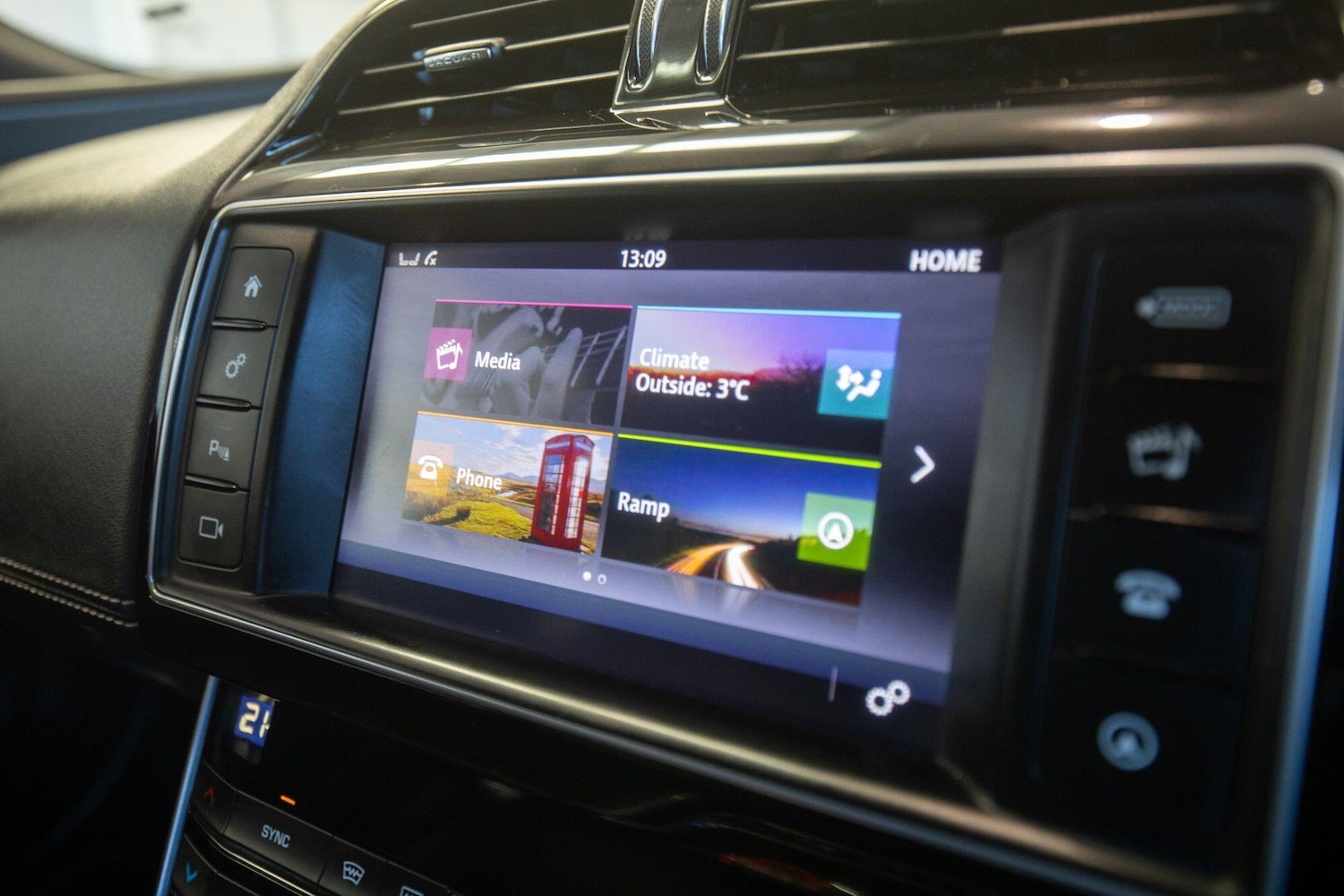 Used Jaguar XE 2016 for sale - 77612812: Photo 23