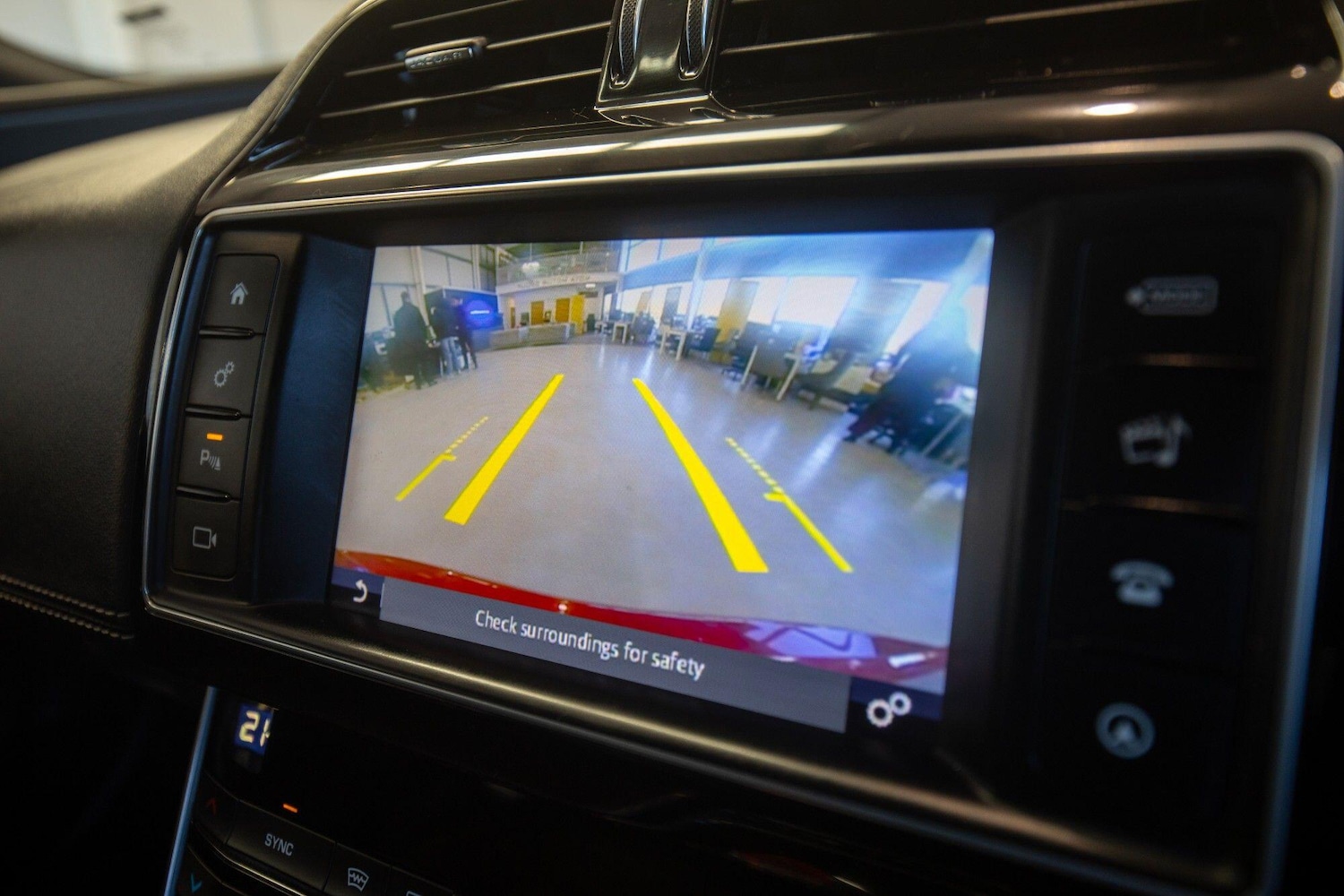 Used Jaguar XE 2016 for sale - 77612812: Photo 25