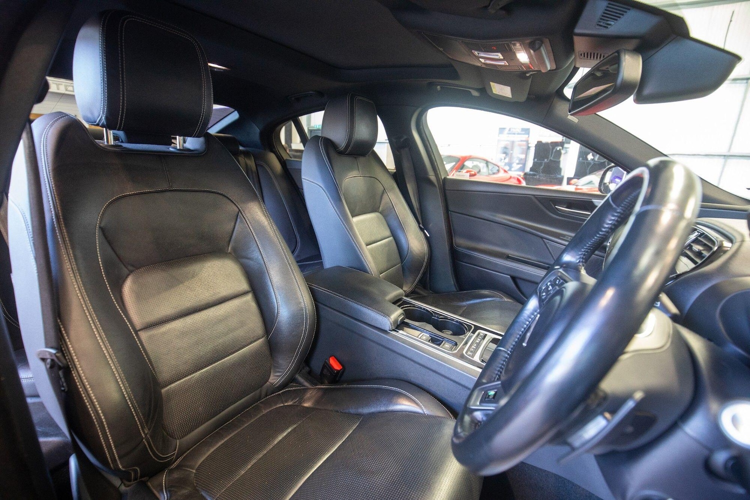 Used Jaguar XE 2016 for sale - 77612812: Photo 3