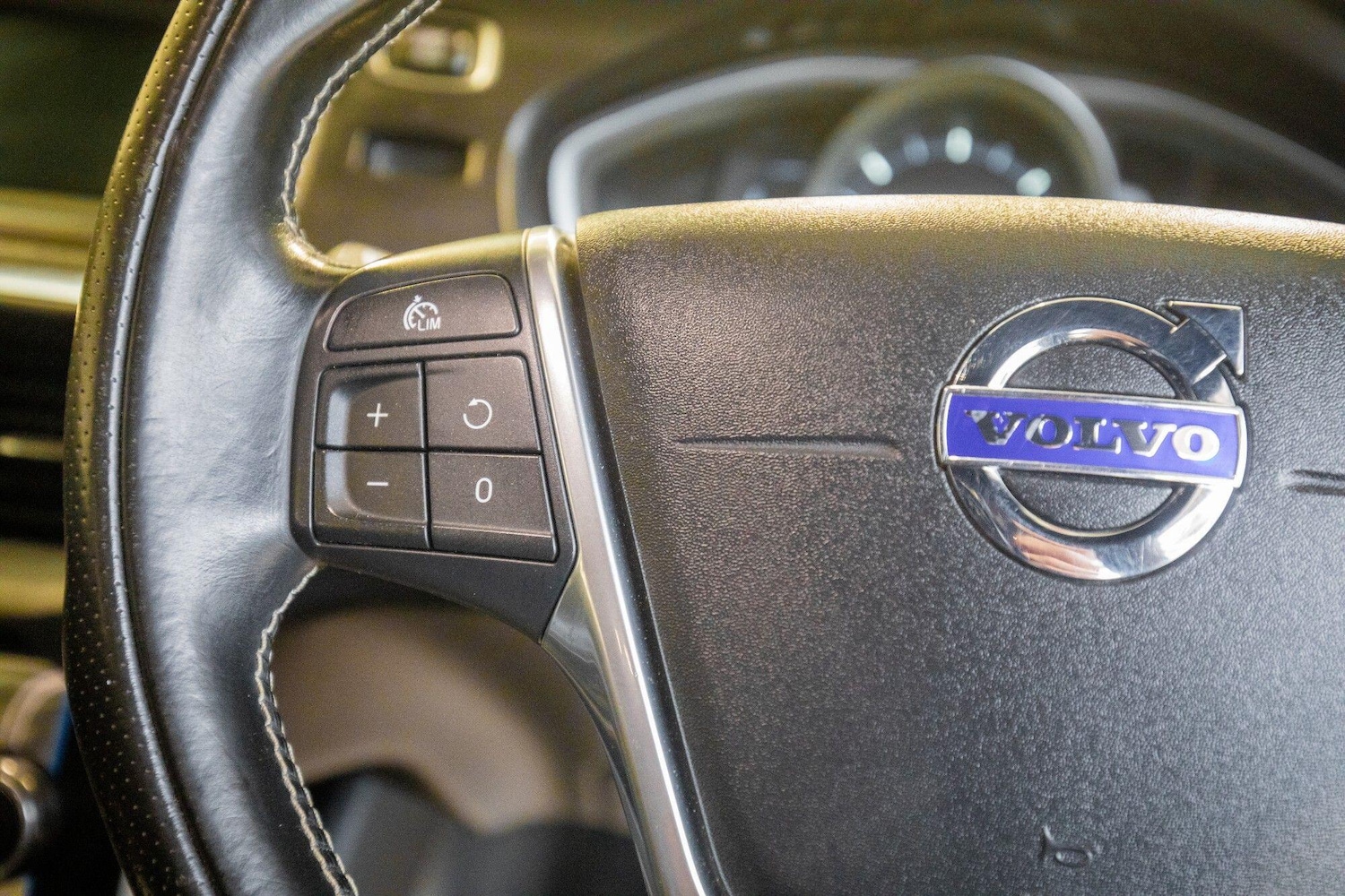 Used Volvo V40 2015 for sale - 77957153: Photo 21