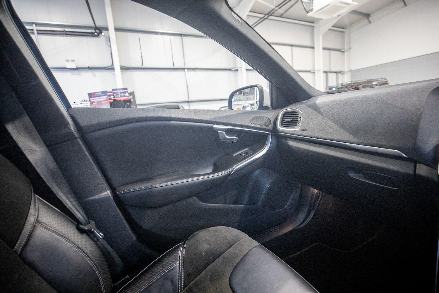 Used Volvo V40 2015 for sale - 77957153: Photo 30