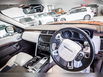 Used Land Rover Discovery 2017 for sale - 78220307: Photo