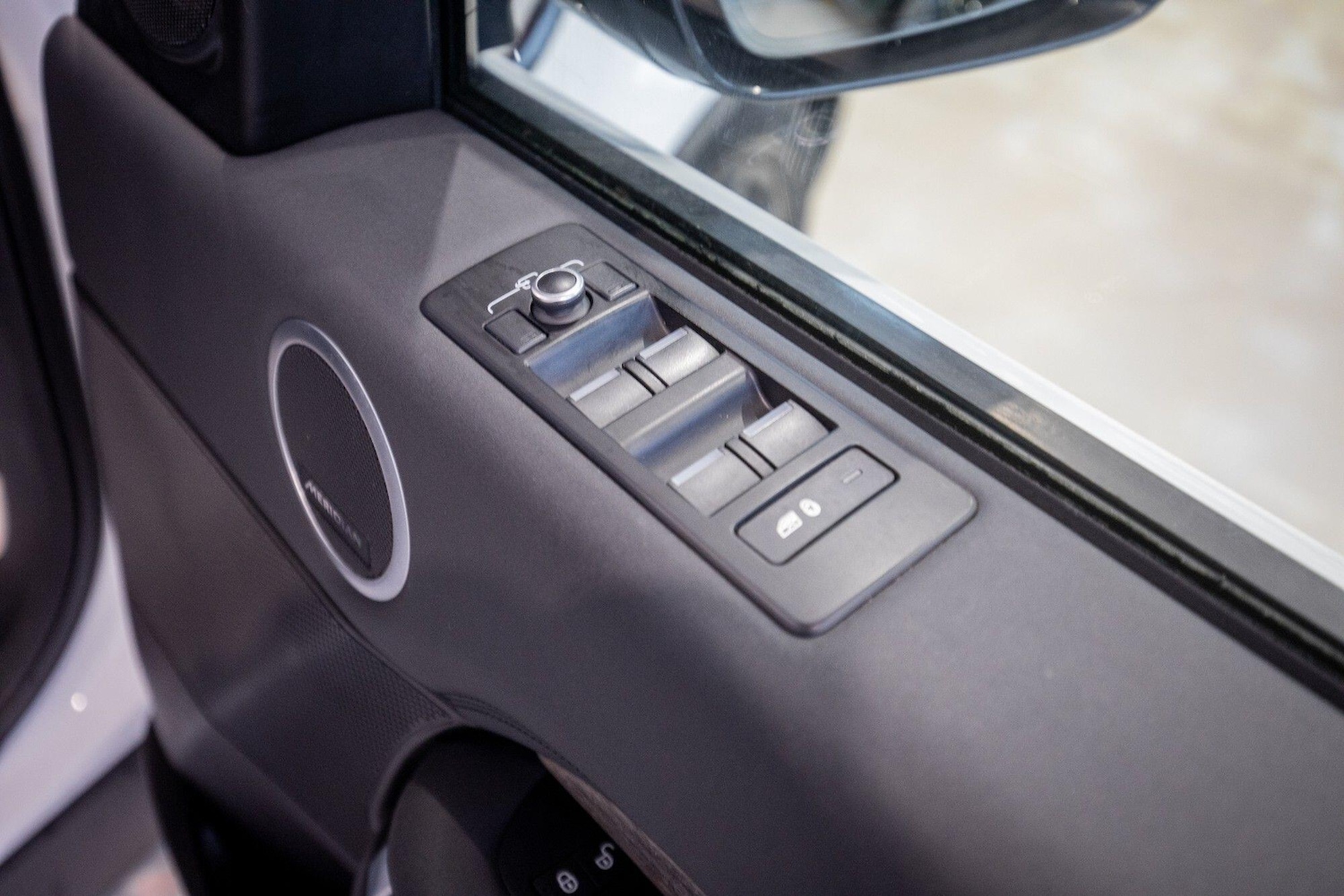 Used Land Rover Discovery 2017 for sale - 77441419: Photo 14