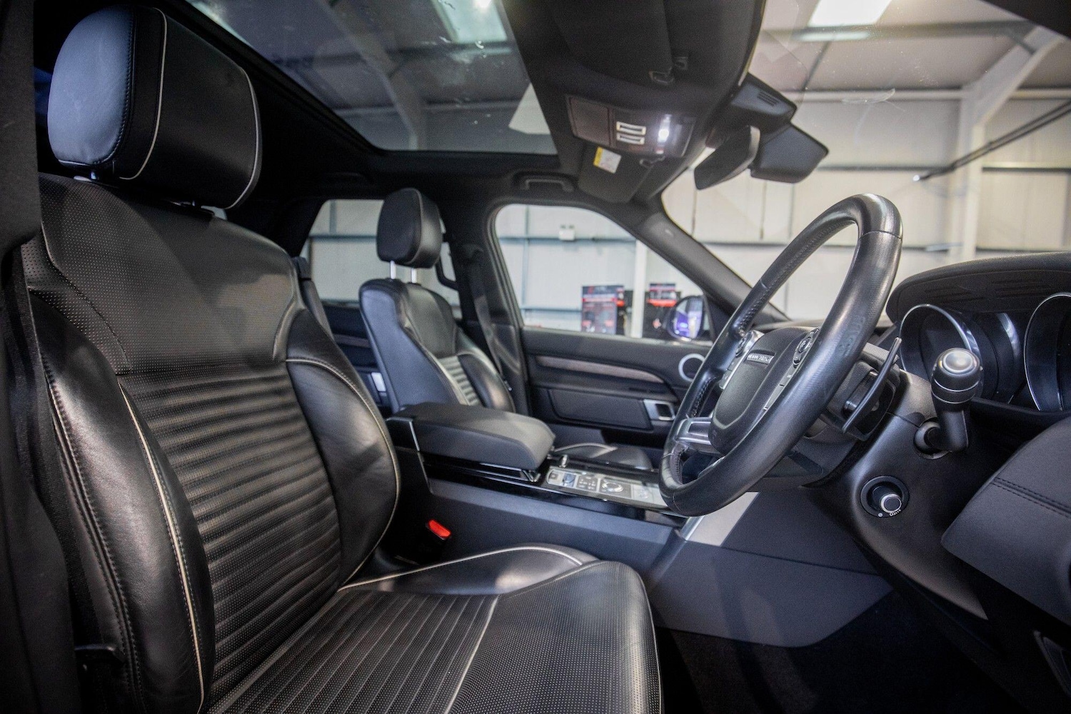 Used Land Rover Discovery 2017 for sale - 77441419: Photo 15