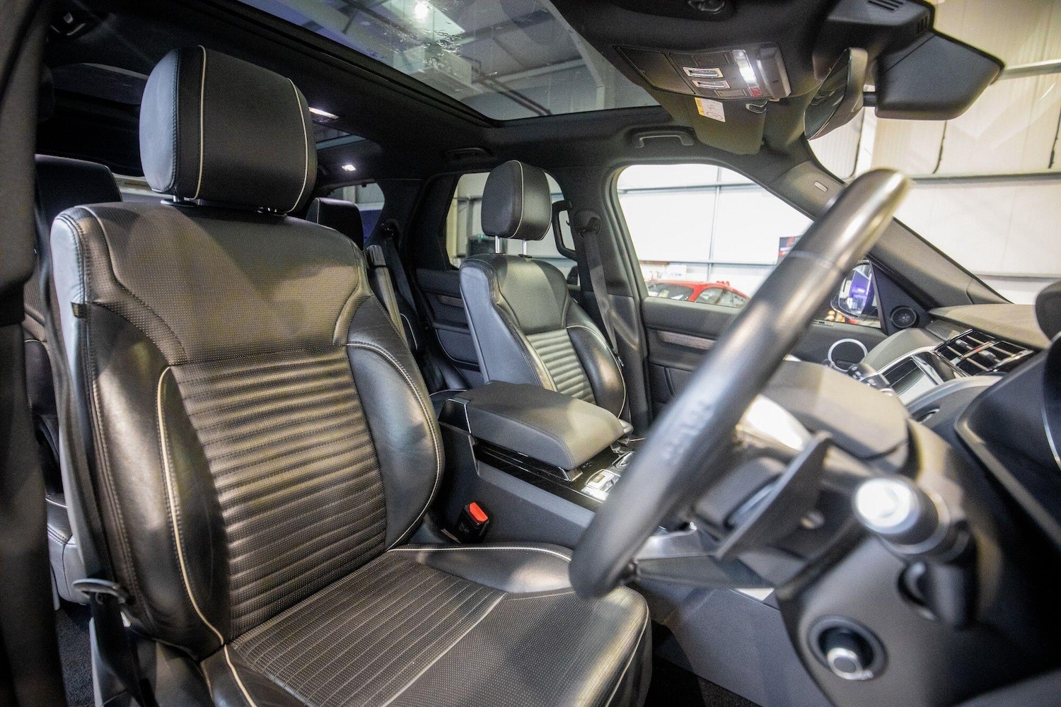 Used Land Rover Discovery 2017 for sale - 77441419: Photo 3