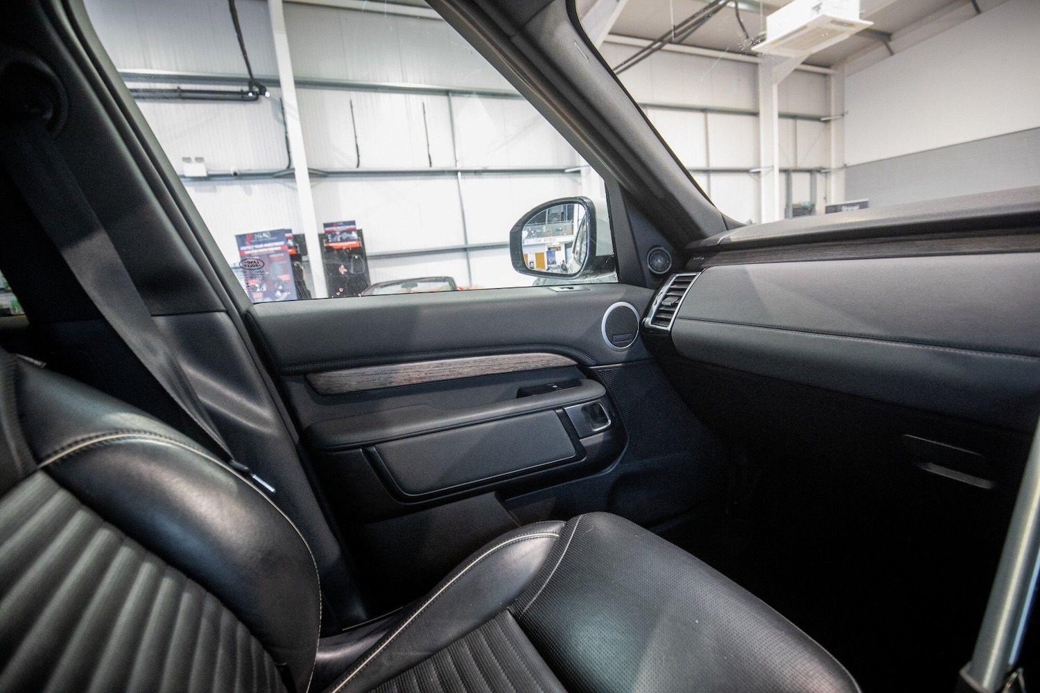 Used Land Rover Discovery 2017 for sale - 77441419: Photo 30