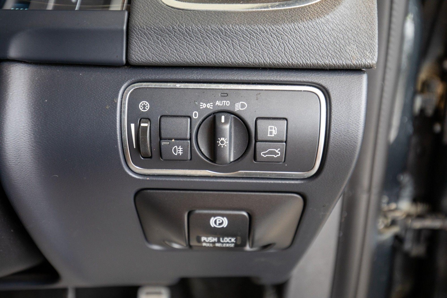 Used Volvo V60 2013 for sale - 77131957: Photo 18