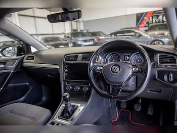 Used Volkswagen Golf 2018 for sale - 77426129: Photo