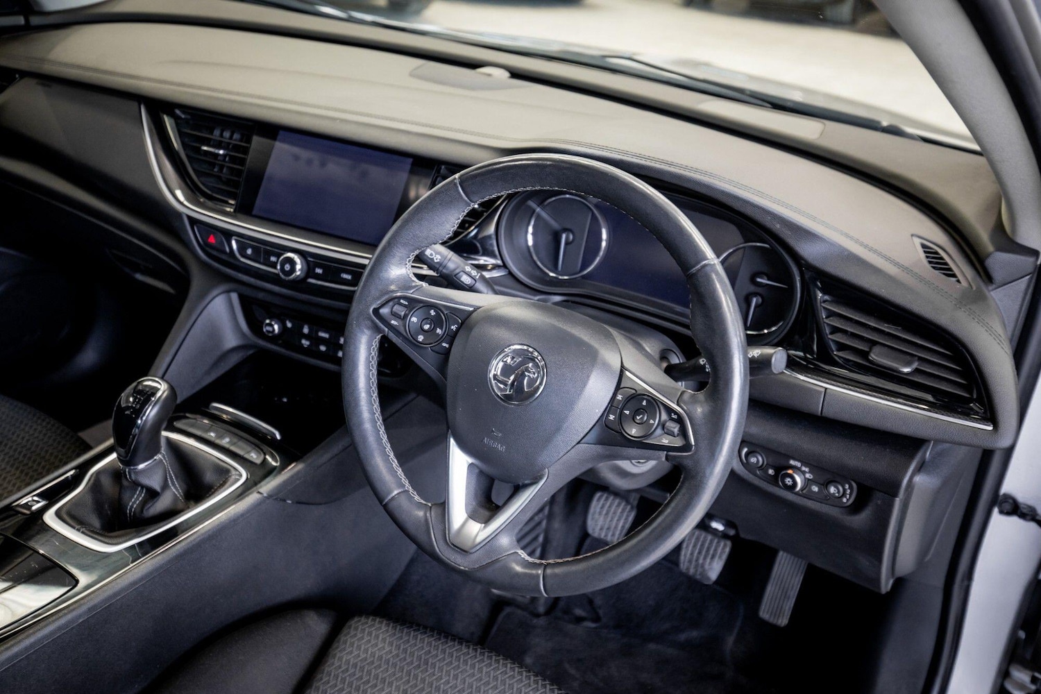 Used Vauxhall Insignia 2022 for sale - 77982581: Photo 2