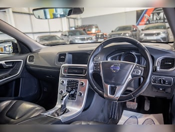 Used Volvo V60 Cross Country 2017 for sale - 77882674: Photo