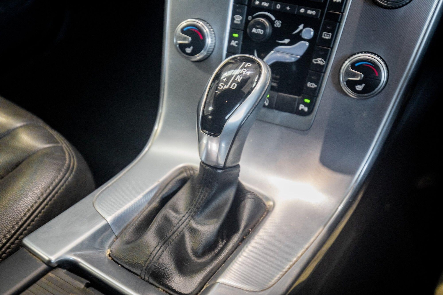 Used Volvo V60 Cross Country for sale - 77882674: Photo 31