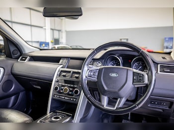 Used Land Rover Discovery Sport 2018 for sale - 76825019: Photo